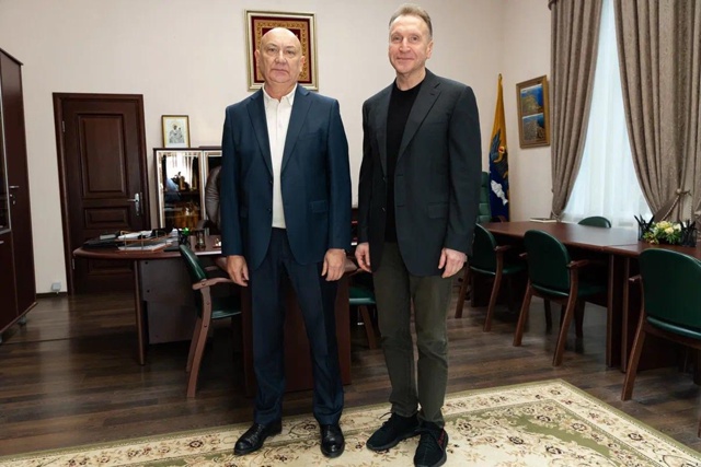 ОТ КОЖЕВЕННОГО ЗАВОДА ДО РЕЧНОГО ВОКЗАЛА
Игорь Шувал?...