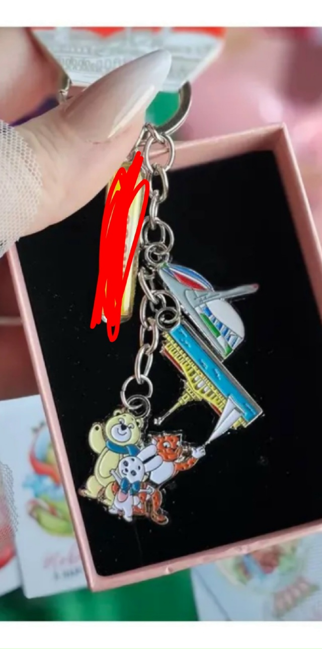 Потеряны ключи с подобным брелком. Просьба нашедшего с...