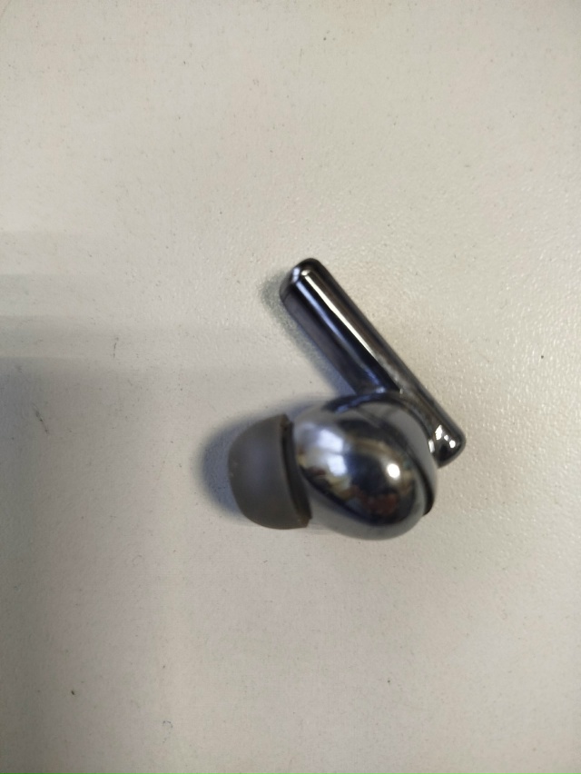 Кто потерял наушник, недалеко от 