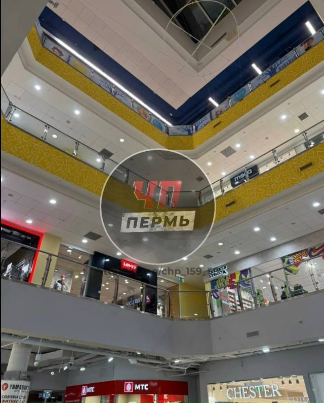 🤬😱 Ребенок чудом не упал с 4 этажа в «Семье»: в ТРК на ?...