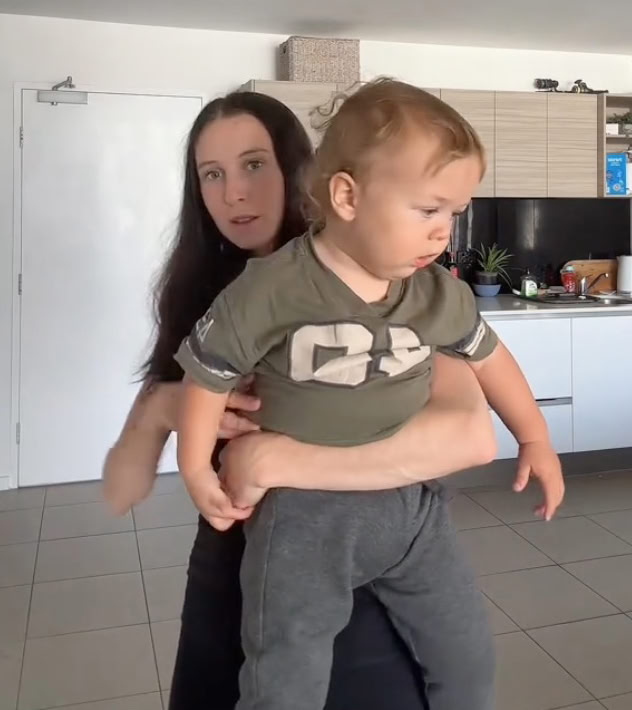 Австралийка пожаловалась на то, что ее часто обвиняют в том, что она выдает ИИ-генерацию за своего п