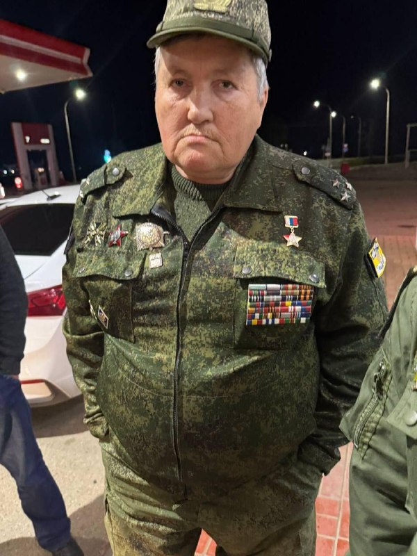 В Ростове-на-Дону поймали ветеранов со звездами героев и иконостасом на груди.
Член общественной п