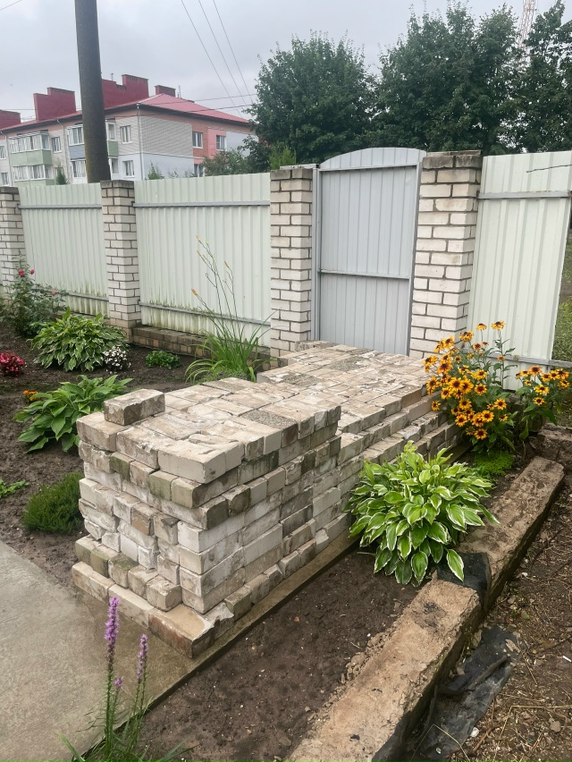 Продается белый силикатный кирпич б/у – 1200 шт. по 8 ₽/шт...