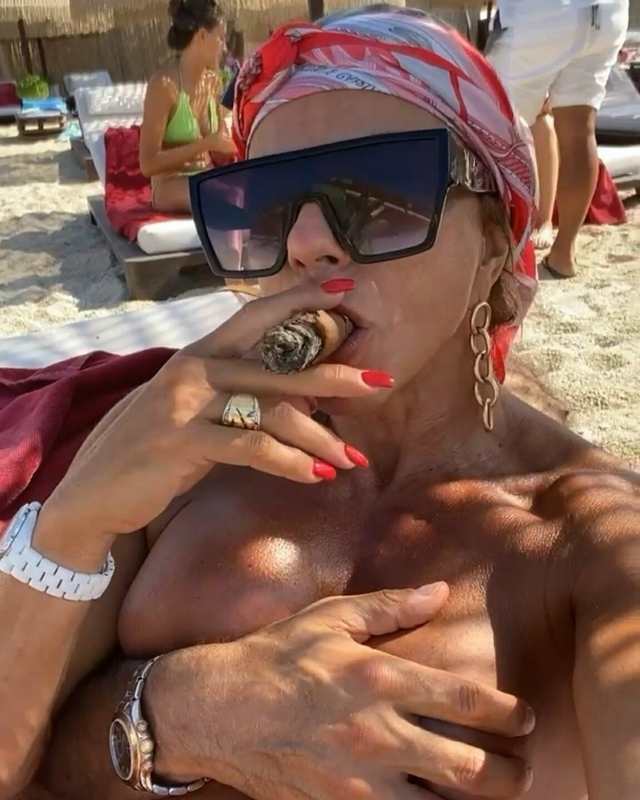 55 - летняя проститутка после 30-летнего стажа наконец-то...