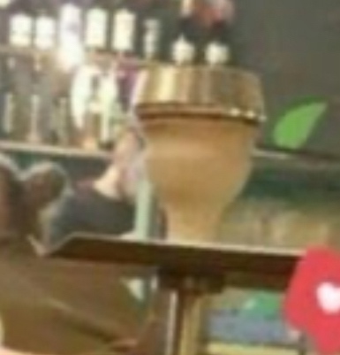 Пытаются заказать самого официанта, но тот разве пойдё...