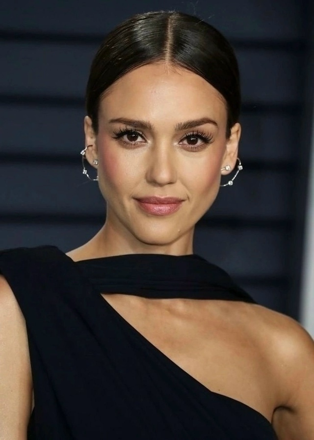 44-летняя Джессика Альба ушла из кино ровно 15 лет назад, ...