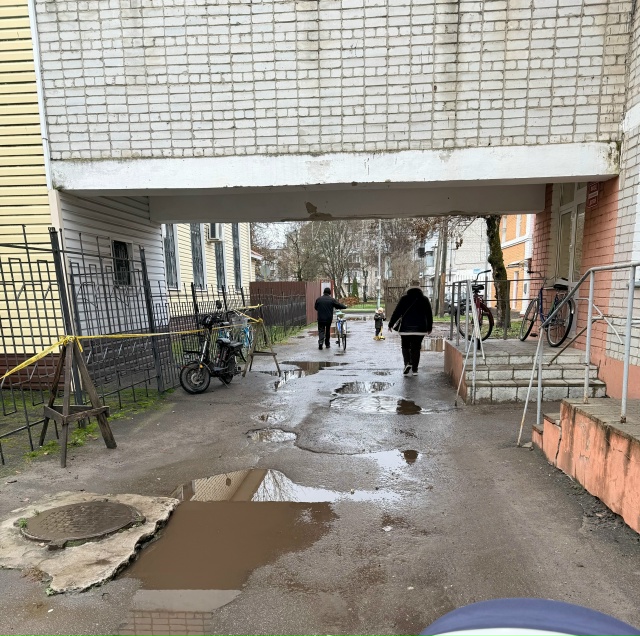 Резать красные ленточки- это , конечно , заслуга ! А кто ?...