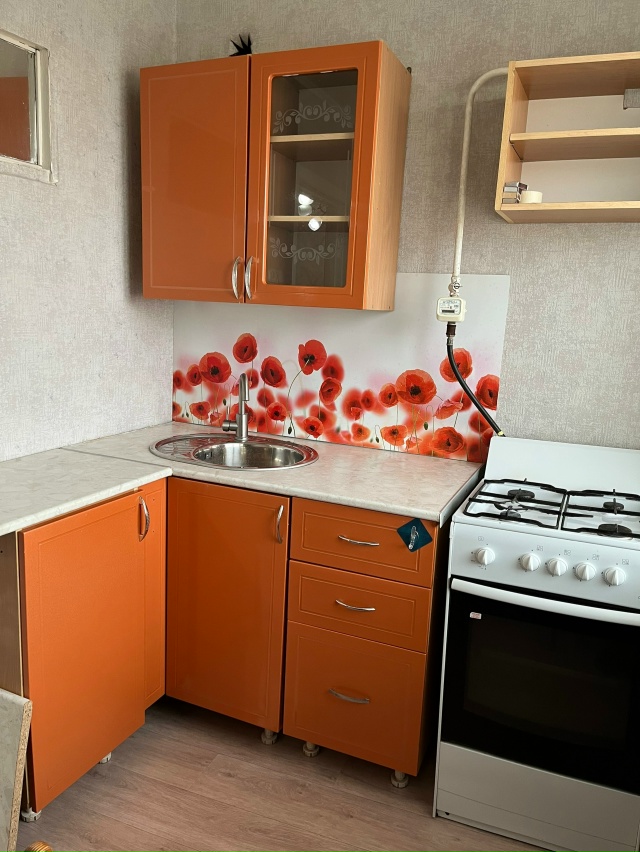 Продается 2х комнатная кВ в п Прибельский.
2 этаж Калини...