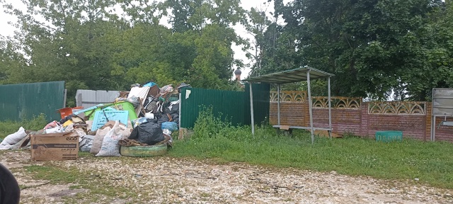 Анонимно.
Село Никульское, мусорка у кладбища. Долго б?...