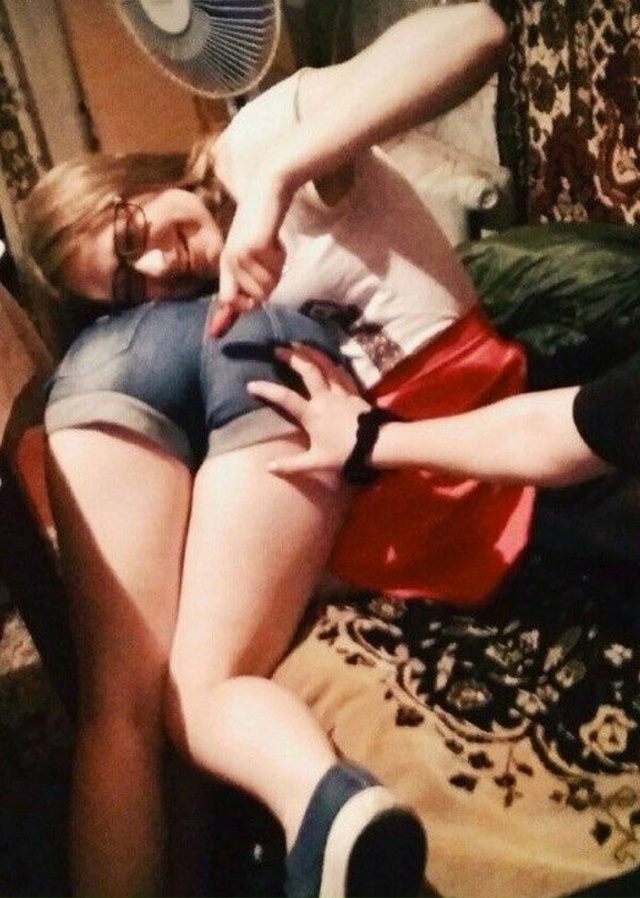 Подруга налокалась чуть больше