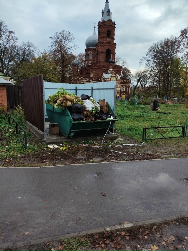 ....РЕГУЛЯРНО вывозимый контейнер, по словам администра...