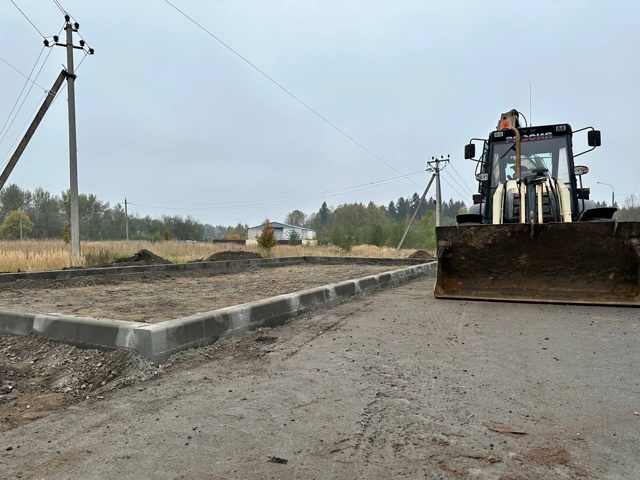 В Можайском округе обустраивают новые остановочные па...