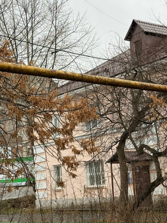 Оборваны эл.кабеля у валдбериса на Ильича 4,а вдруг они ...