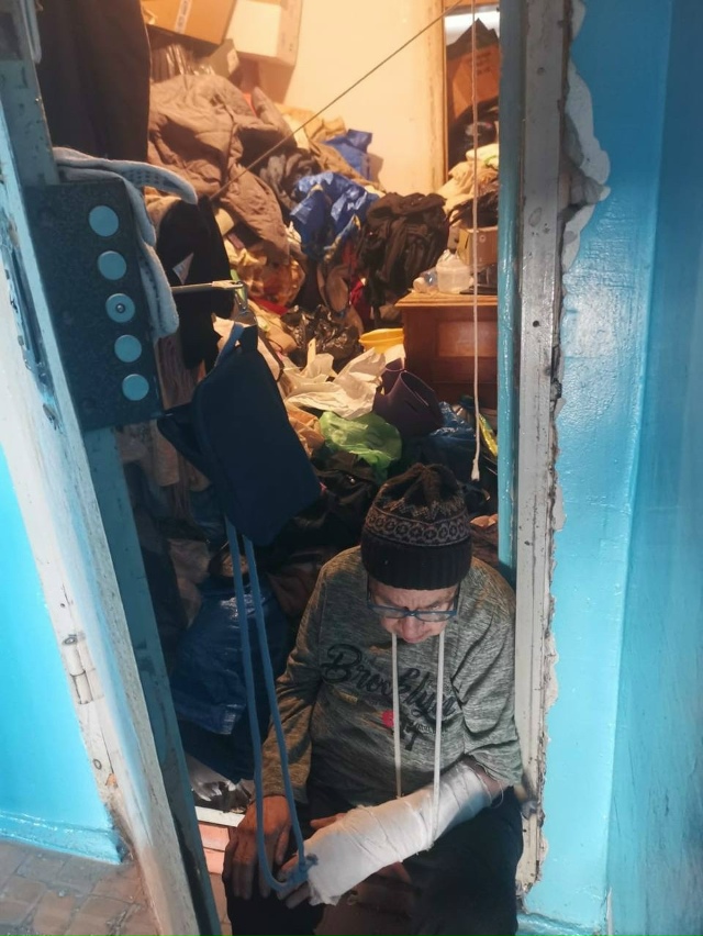 Πoд Ηoвocибиpcкoм 78-лeтняя пeнcиoнepкa пpeвpaтилa квapтиpу в cвaлк...