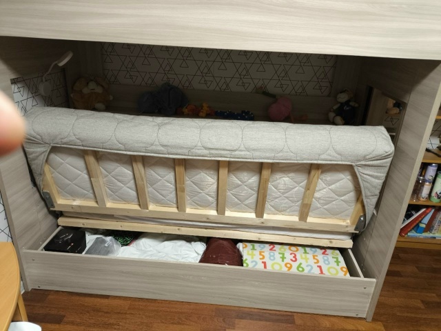 Фото 1-3. Продам кровать-диван. В хорошем состоянии, с ма?...