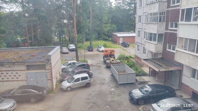 И зачем это привезли во двор ул.советская 92?