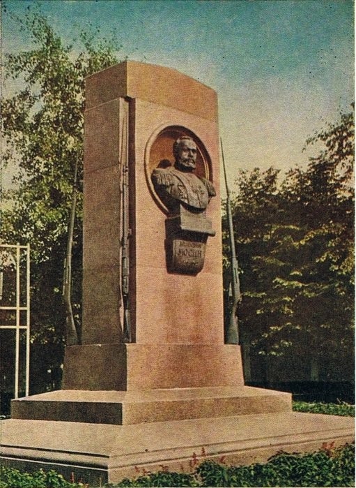 1) Памятник Петру I
1987
2) Река Упа
1905-1910
3) Старый админ?...
