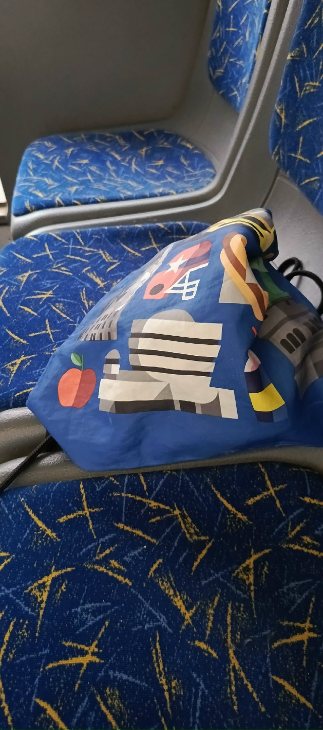 В 6ке чья-то сменка катается...