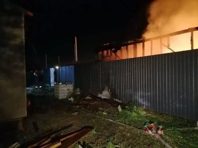 ⚡️ 103 беспилотников, летевших на Москву, уничтожили ПВО, — Собянин На месте падения обломков работ