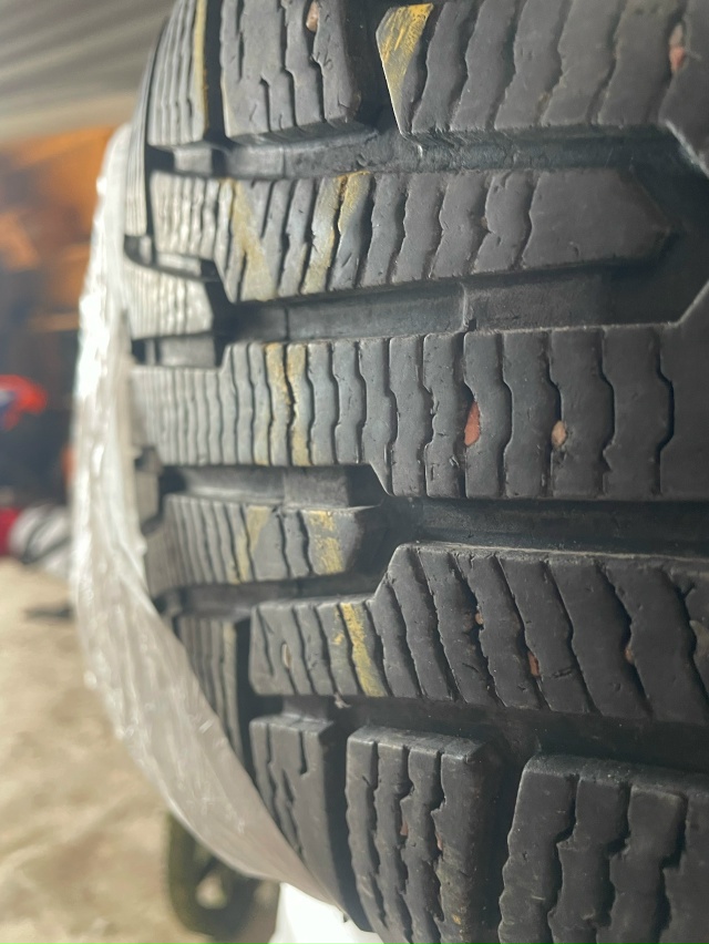 Продам резину,липучка.Комплект 11 т.Все вопросы по теле?...