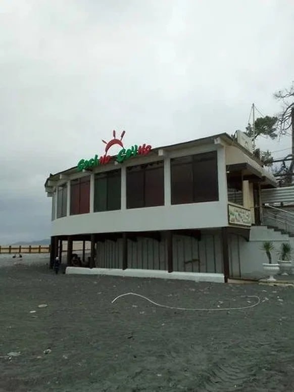 В Сочи восемь лет не могут решить судьбу пляжного кафе ...