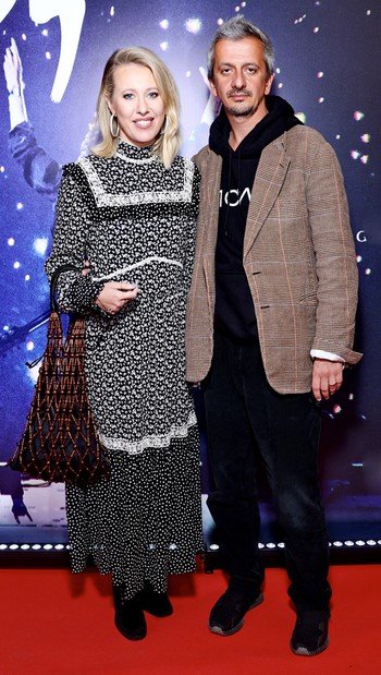 Константин Богомолов поздравил с днём рождения свою с?...