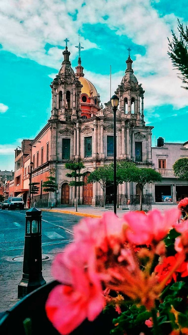 🌍 Мехико, Мексика
Город контрастов, где колониальная ...