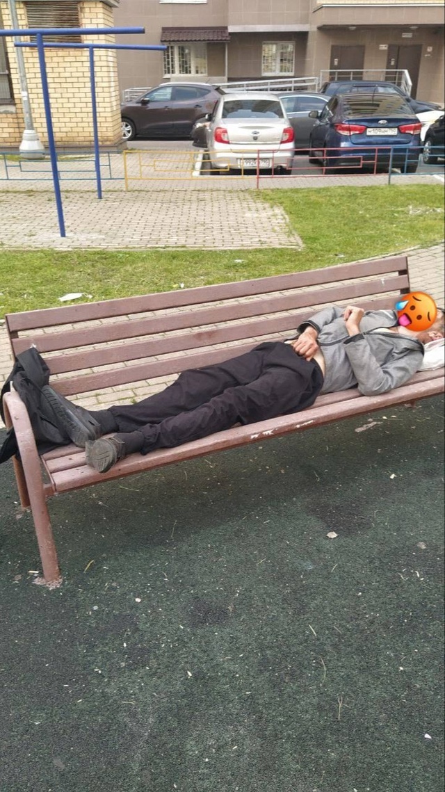 Я, конечно, всё понимаю, человеку негде жить, но разве н?...