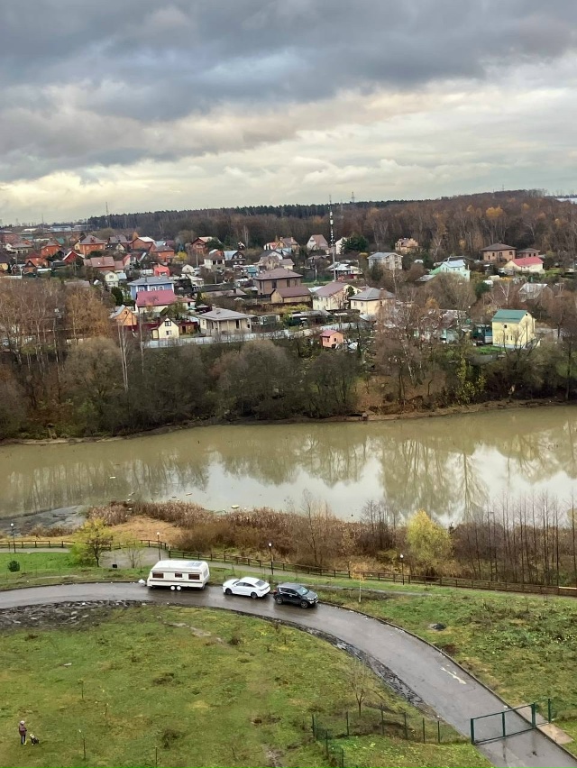 Тем временем, Купелинка почти вернулась к своим берега...