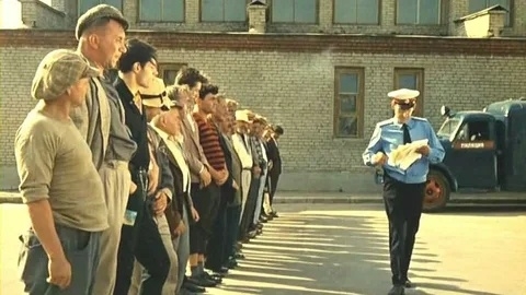 ⚖️В России предложили наказывать за тунеядство
Нера?...