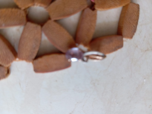 Здравствуйте. Была утеряна золотая серьга. Нашедшим пр...