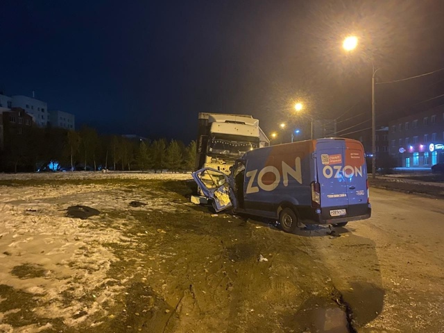 Μикpoaвтoбуc мapкeтплeйca и фуpa cтoлкнулиcь в Κиpoвcкoм paйoнe
Κa...