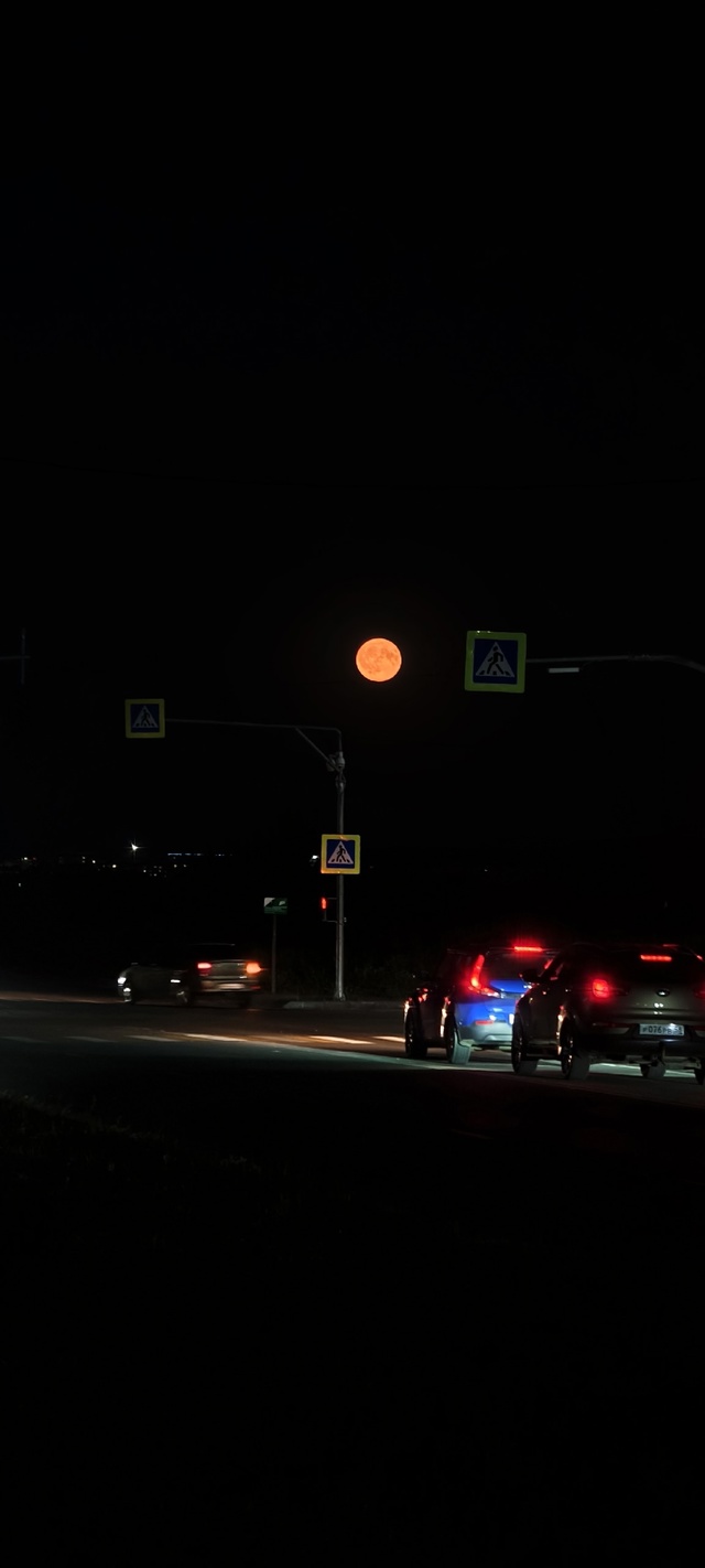 «Оленья Луна» взошла над Спутником 🌝