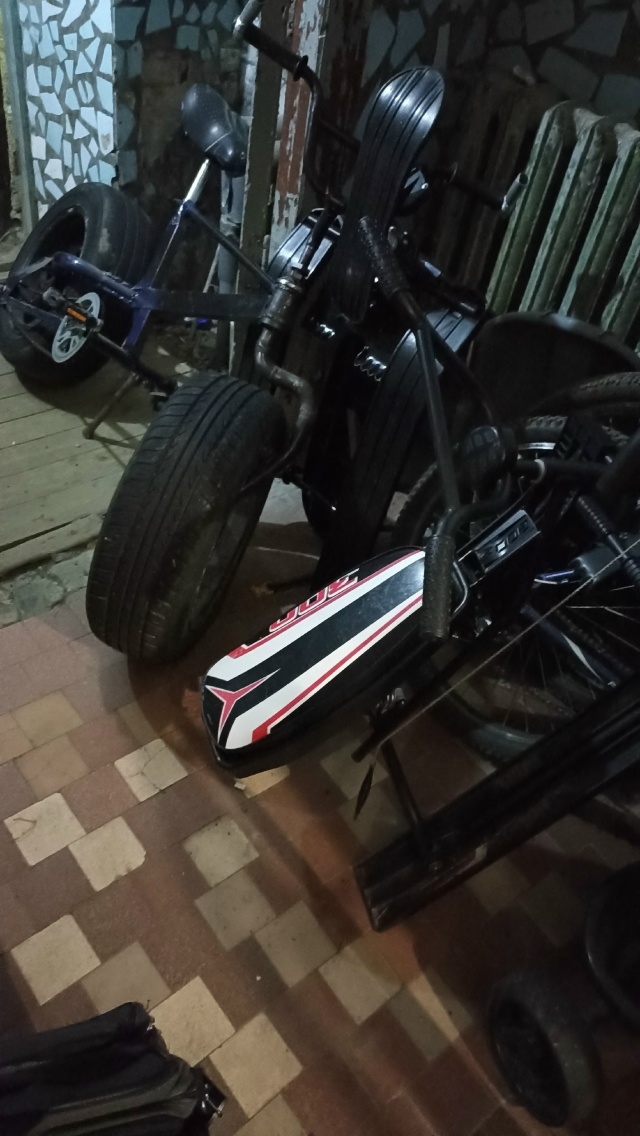 Многоуважаемые соседи! Давайте, ещё больше велосипедо?...