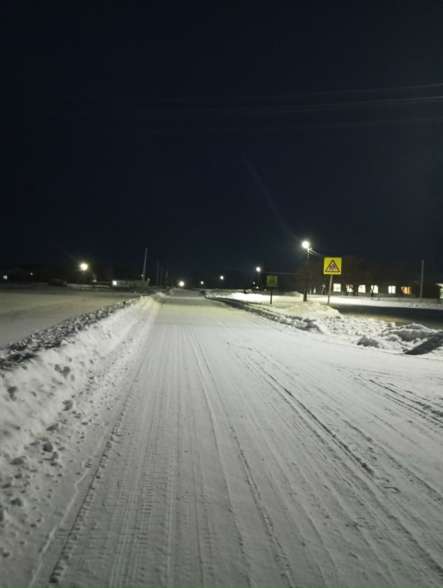 Вот так очень хорошо чистит дороги , тракторист Захаре?...