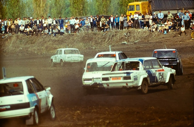 🏎 Тольятти 90х
Автокросс на КВЦ ВАЗа! Фоторепортаж Ва...