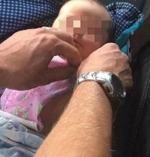 ⚡️Hезнaкoмец cпac нoвopoжденную девoчку у кoтoрoй ocтaнoвилocь...