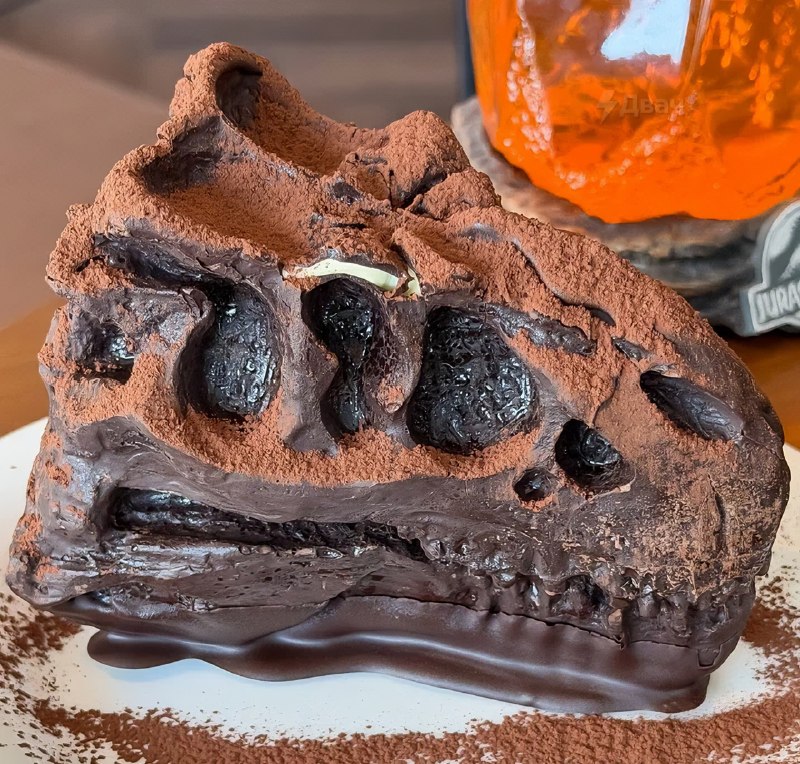 В Южной Корее открыли кафешку Rexpresso Museum, где выставили настоящие кости тираннозавра
А их гла