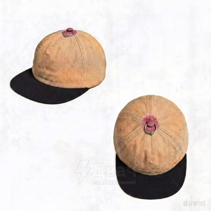 Кепки-сиськи выкатил американский дизайнер David Delahunty
В линейке будет два цвета, а для любител