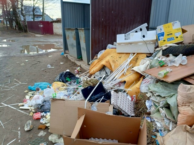 На улице Луговой было всегда чисто, пока не оборудовал?...