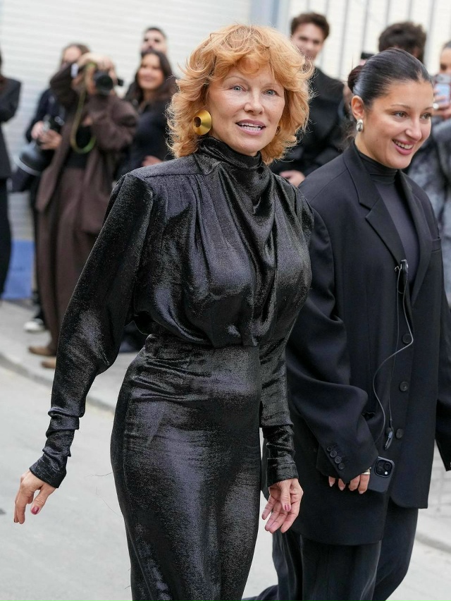 Памела Андерсон… или с Людмила Марковна? В интернете с...