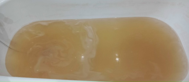 Я долго буду мыться в такой воде, за что платим? Я чище в...