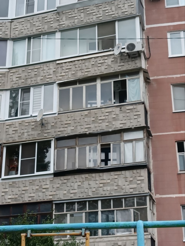 Сегодня примерно в 17:00-18:30.
20 Июля. В доме напротив школ?...
