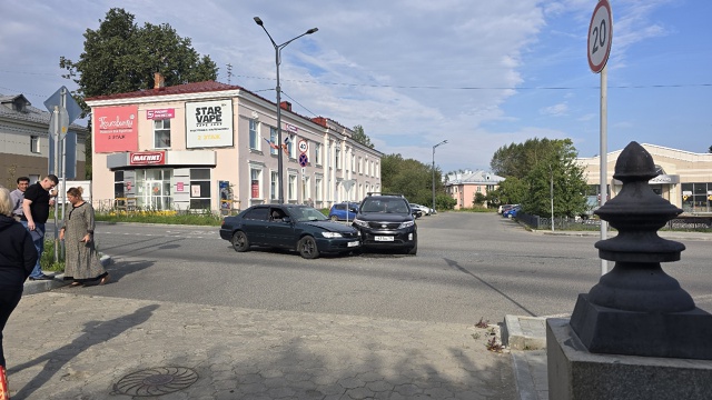 Авария на перекрёстке Ленина-Мамина-Сибиряка, Киа не п?...