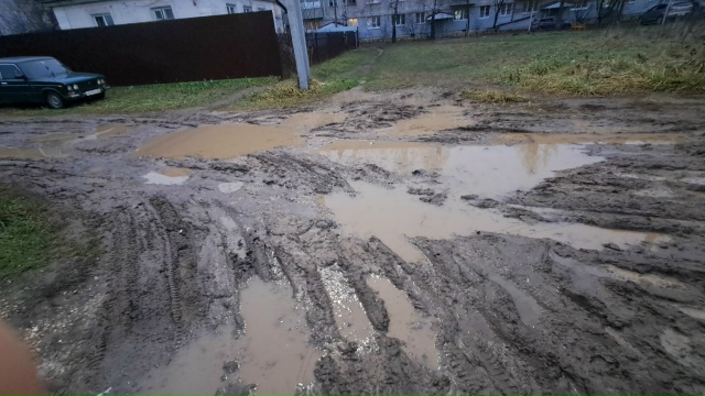 Пожалуйста Анон.
Дорога по улице Лизы Чайкиной, между ?...