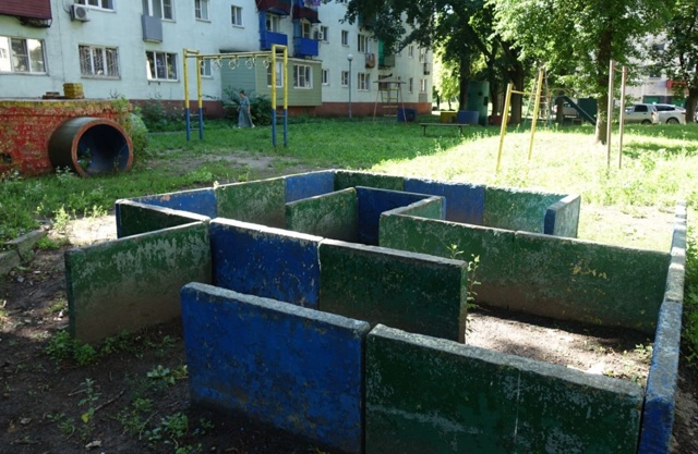 «Я бы вначале хотя бы покрасил турник, а потом на нем ви...