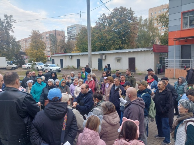 ЖИТЕЛИ ПРОТИВ ТЦ
История строительства торгового цен?...