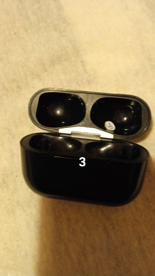 #ПотерялиНашлиПомогите
1 Кто потерял двух замечатель?...