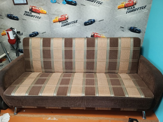 Отдам диван бесплатно, самовывоз.