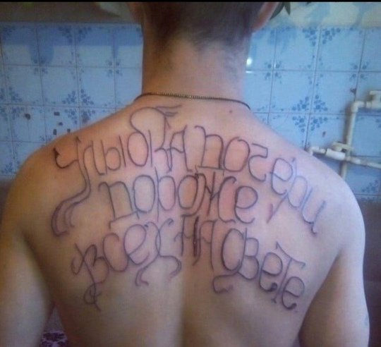 Шрифт не читабельный и расстояние побольше бы сделать?...